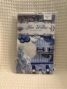 Gift Republic 2013 Blue Willow 100% Cotton Apron Blue & White Chinoiserie NWOT